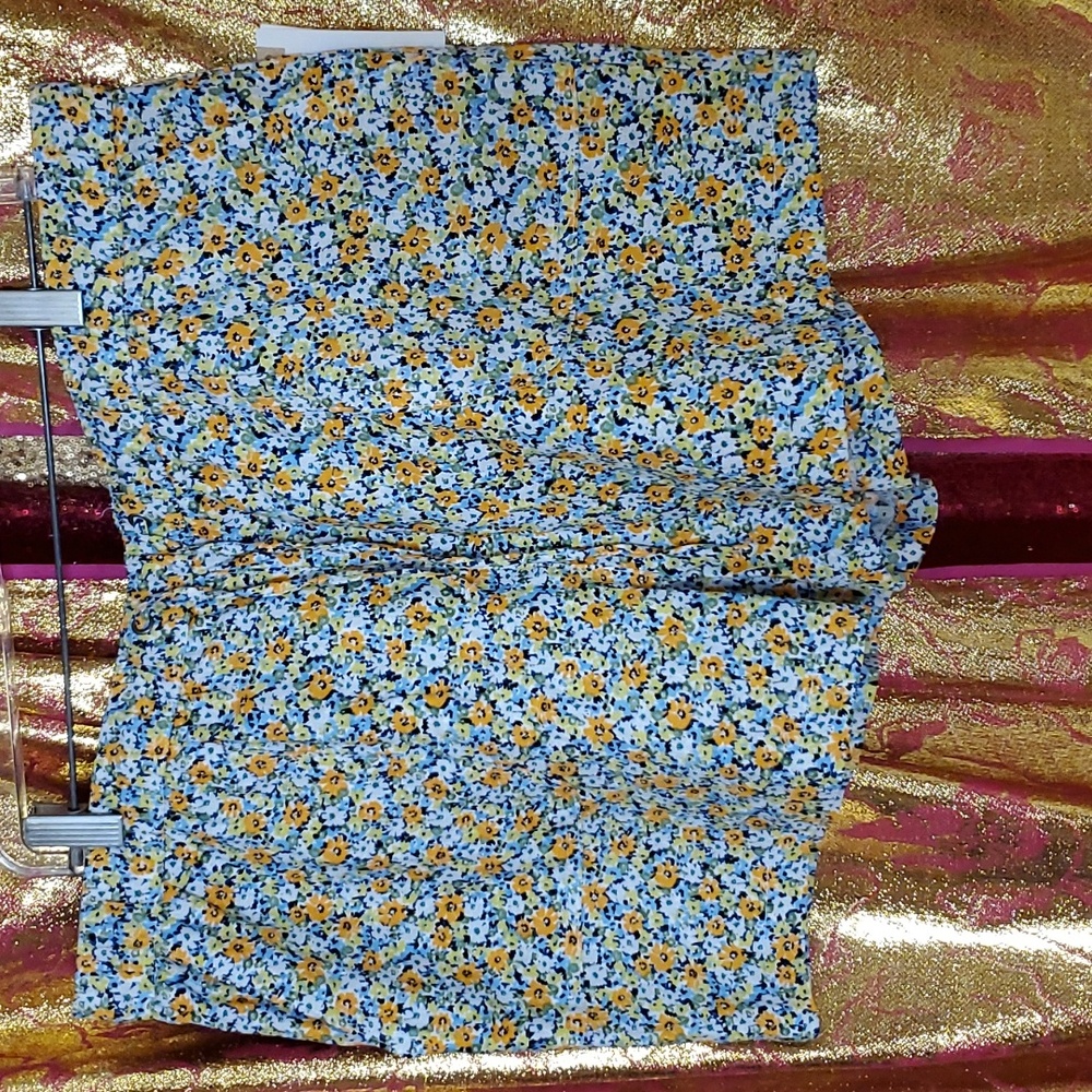 NWOT 55% Linen blend shorts